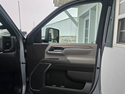 Used 2024 Chevrolet Silverado 2500 LT w/ Convenience Package image 24