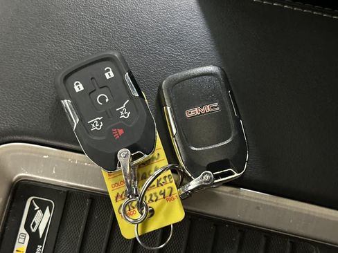Used 2016 GMC Yukon Denali w/ Open Road Package AWD/4WD image 29