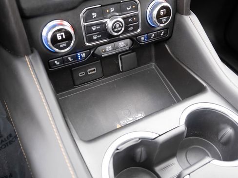 Used 2023 GMC Yukon AT4 w/ AT4 Premium Plus Package image 5