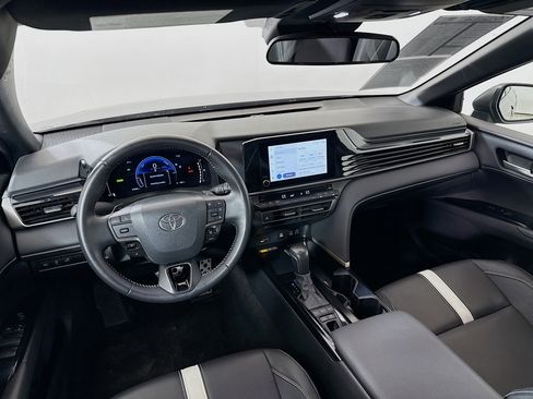 Used 2025 Toyota Camry SE image 21