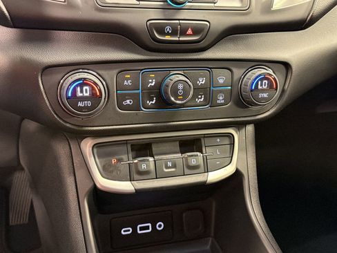 Used 2023 GMC Terrain SLE w/ Driver Convenience Package FWD image 17