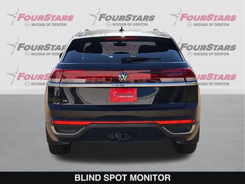 Used 2024 Volkswagen Atlas Cross Sport SE w/ Panoramic Sunroof Package FWD image 5
