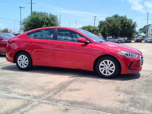 Used 2018 Hyundai Elantra SE w/ SE Connectivity Package 04 FWD image 13