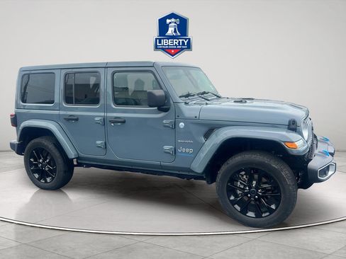 Used 2024 Jeep Wrangler Unlimited Sahara w/ Technology Group AWD/4WD image 14