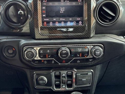 Used 2020 Jeep Gladiator Sport AWD/4WD image 13