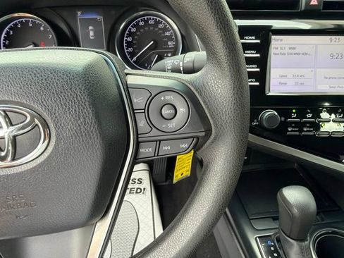 Used 2018 Toyota Camry LE FWD image 18