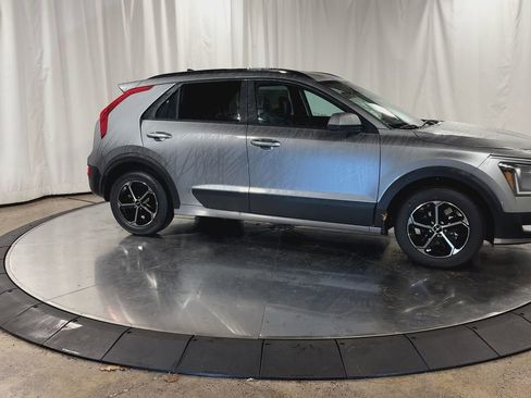 New 2026 Kia Niro LX image 2