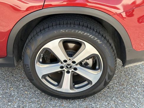 Used 2019 Mercedes-Benz GLC 300 image 4