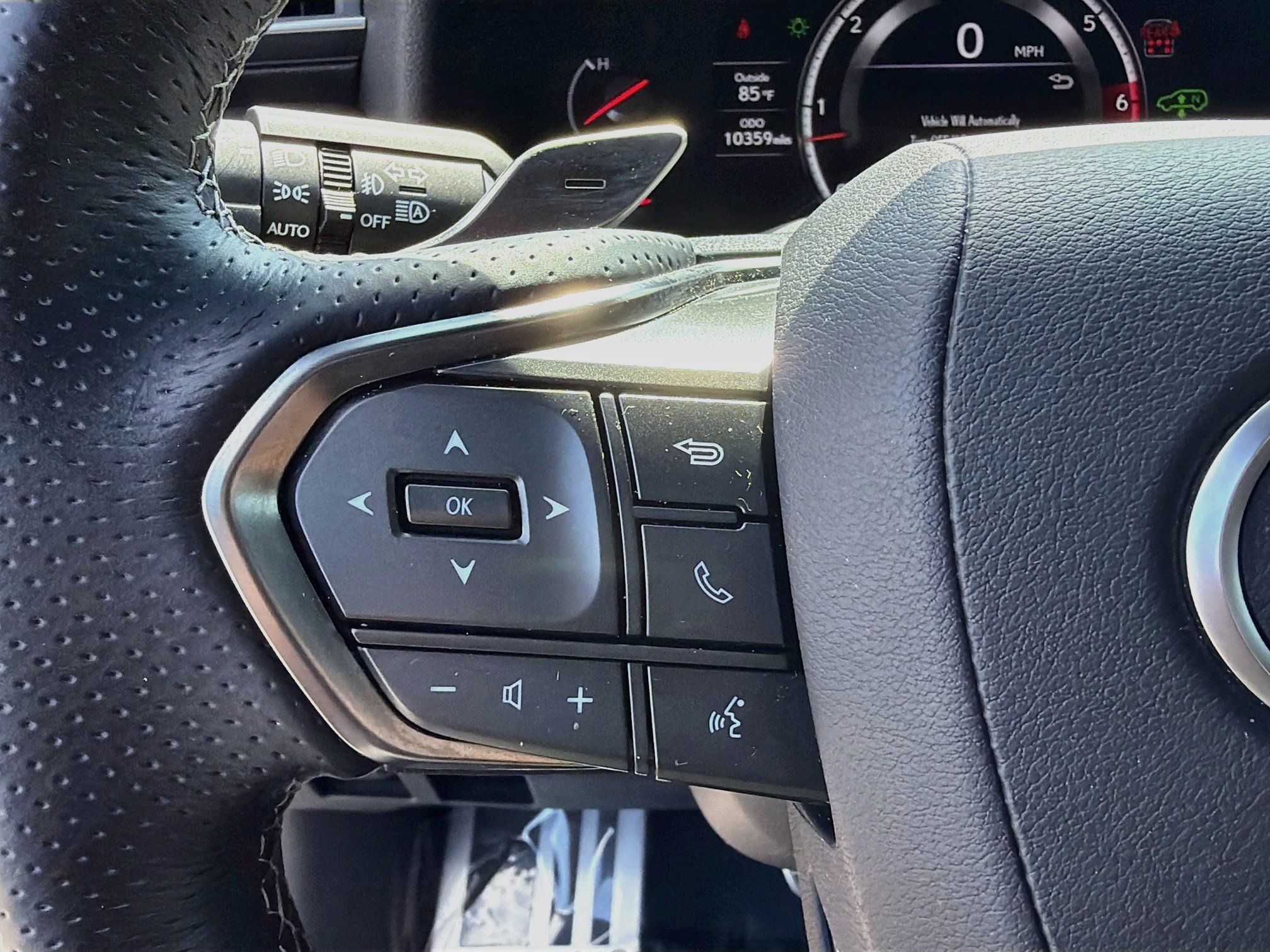 Used 2023 Lexus LX 600 F Sport w/ Accessory Package (Z1) AWD/4WD image 40