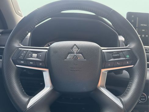 Used 2025 Mitsubishi Outlander SE AWD/4WD image 19