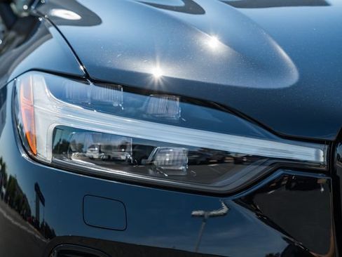 New 2027 Volvo XC60 B5 Plus AWD/4WD image 13