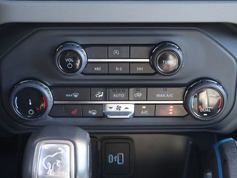 Used 2022 Ford Bronco Black Diamond image 18