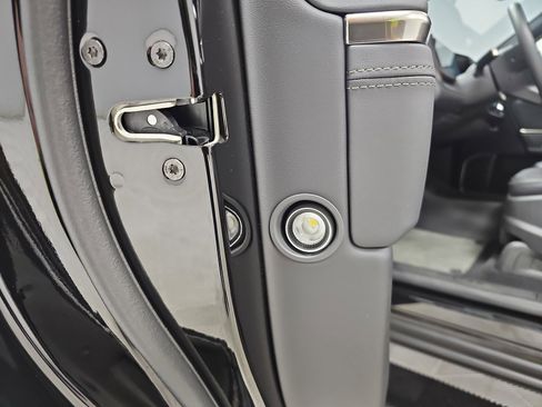 Used 2025 Rivian R1T Adventure image 30