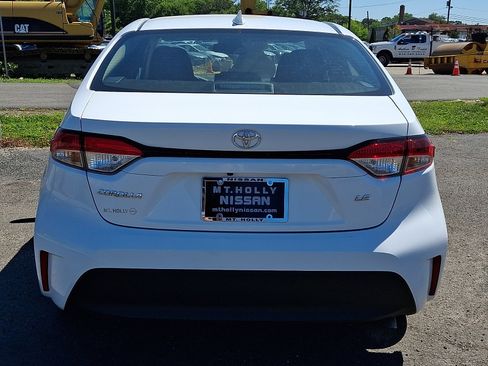 Used 2025 Toyota Corolla LE FWD image 5
