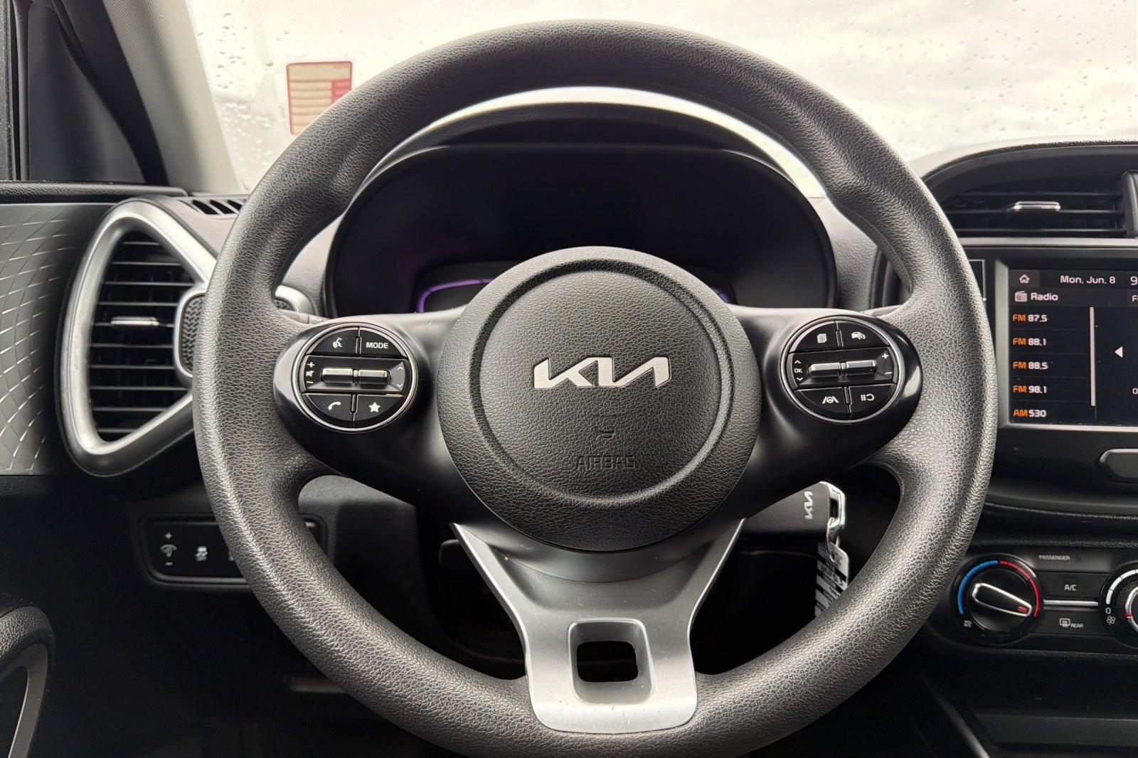 Used 2023 Kia Soul LX w/ LX Technology Package FWD image 21