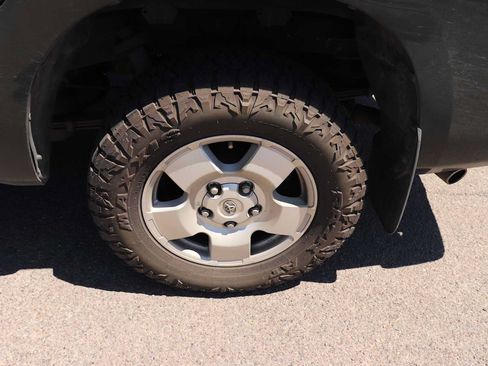 Used 2013 Toyota Tundra 4x4 Double Cab w/ TRD Off-Road Pkg image 9