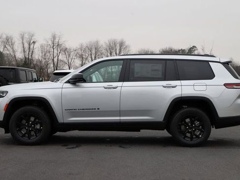 New 2025 Jeep Grand Cherokee L Altitude AWD/4WD image 3