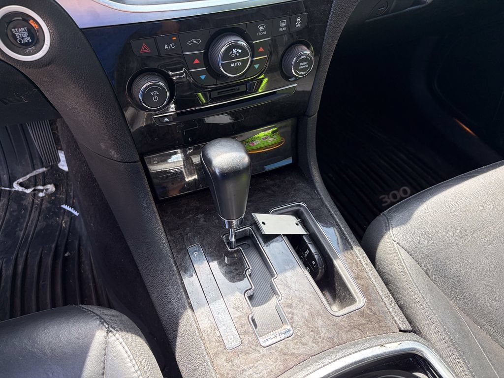 Used 2011 Chrysler 300 Limited RWD image 18