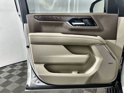 Certified 2025 GMC Yukon XL Denali w/ Denali Reserve Package AWD/4WD image 24