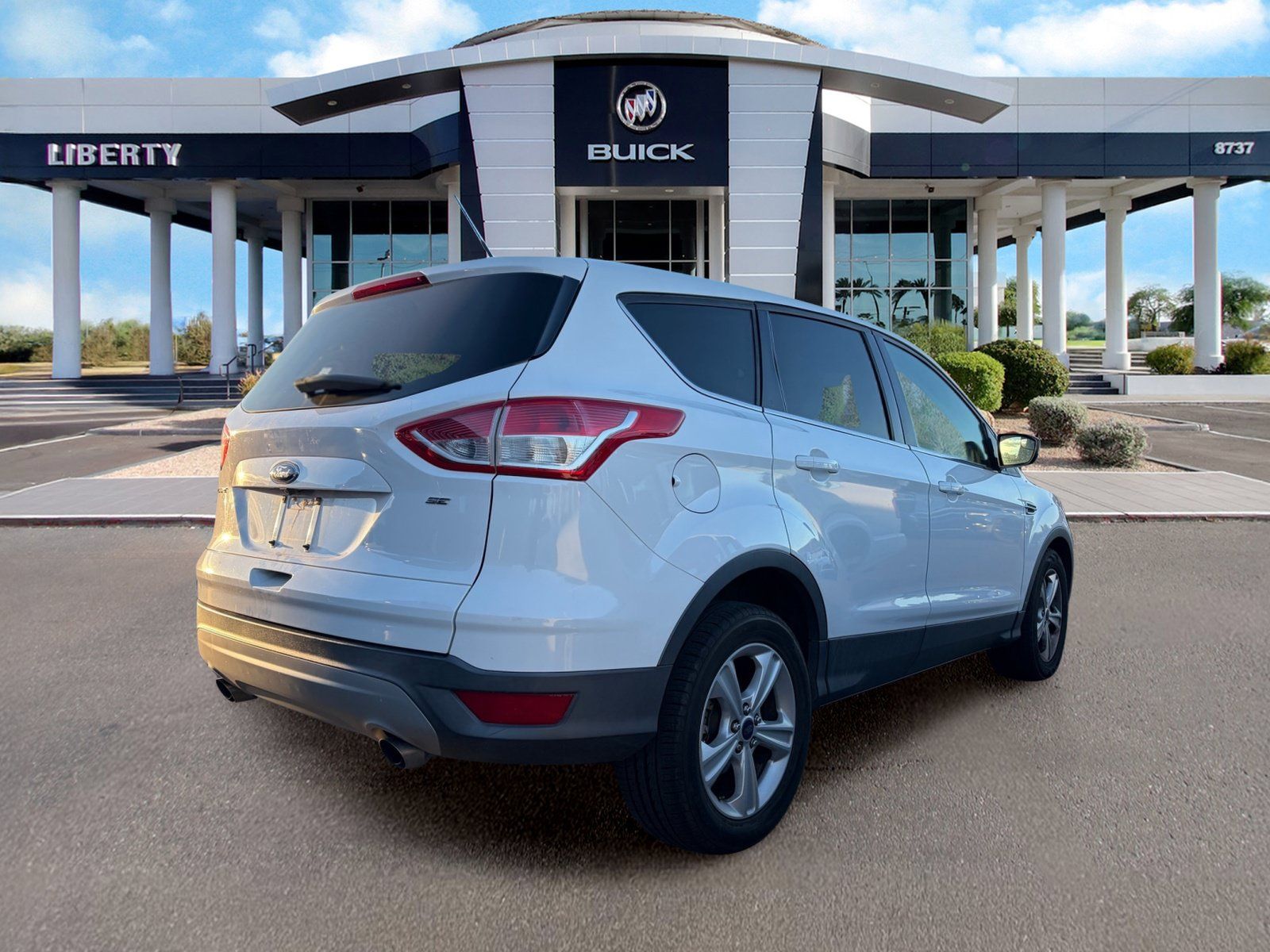 Used 2016 Ford Escape SE FWD image 2