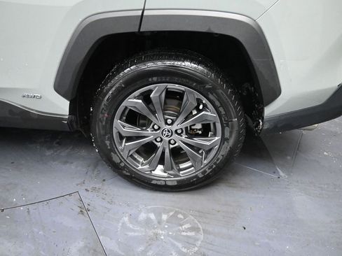 Used 2023 Toyota RAV4 XLE Premium image 15