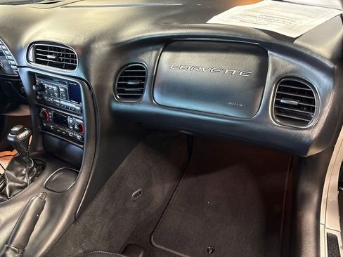 Used 2004 Chevrolet Corvette Coupe w/ Preferred Equipment Group image 44