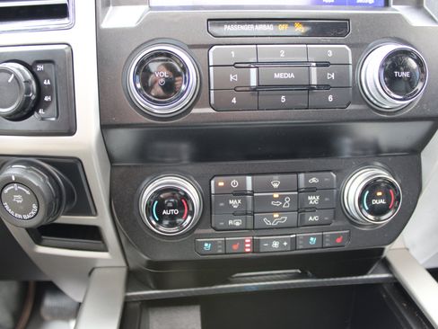 Used 2020 Ford F150 Lariat w/ Equipment Group 502A Luxury image 29