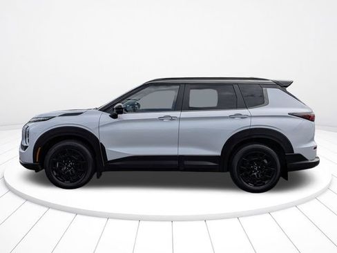 Used 2025 Mitsubishi Outlander AWD image 6