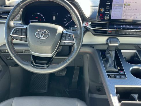 Used 2023 Toyota Sienna XSE image 13