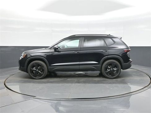 New 2026 Volkswagen Taos SE image 4