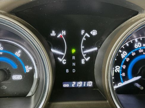 Used 2010 Toyota Highlander Limited image 18