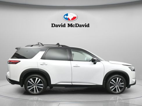 Used 2025 Nissan Pathfinder Platinum w/ Cargo Package AWD/4WD image 9
