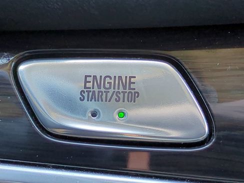 Used 2018 Buick Enclave Essence image 30