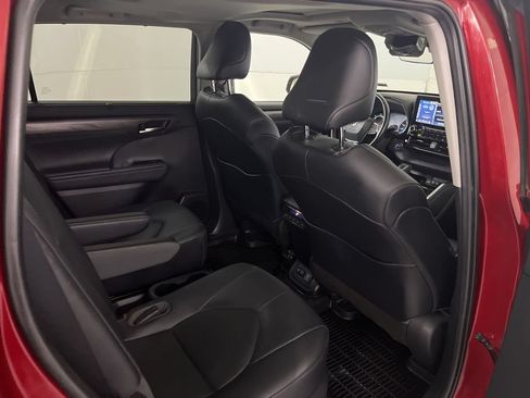 Used 2021 Toyota Highlander Limited AWD/4WD image 25