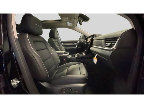 New 2026 GMC Terrain Denali w/ LPO, Black Badging Package image 18