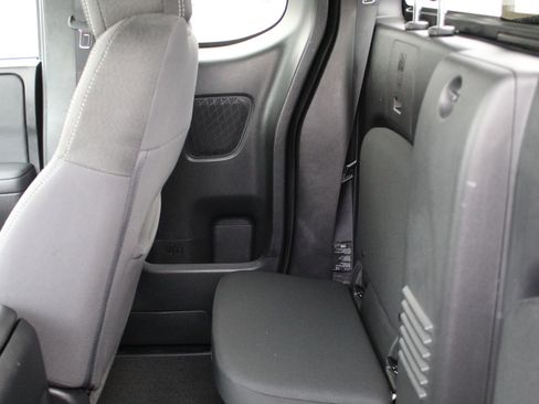 Used 2022 Nissan Frontier SV image 39