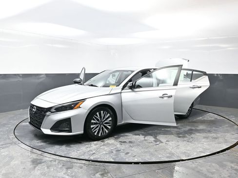 Used 2024 Nissan Altima 2.5 SV image 55