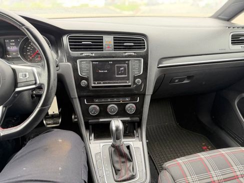 Used 2016 Volkswagen Golf 4-Door FWD image 7