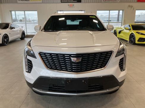 Used 2021 Cadillac XT4 Premium Luxury image 2