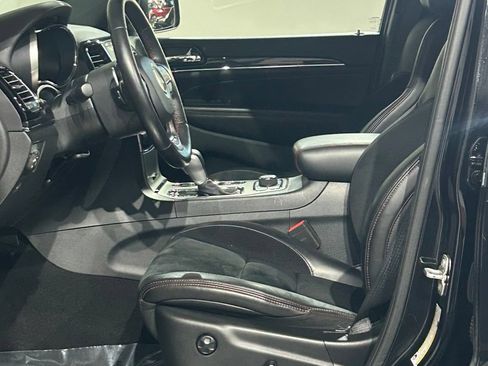 Used 2019 Jeep Grand Cherokee Trailhawk AWD/4WD image 40