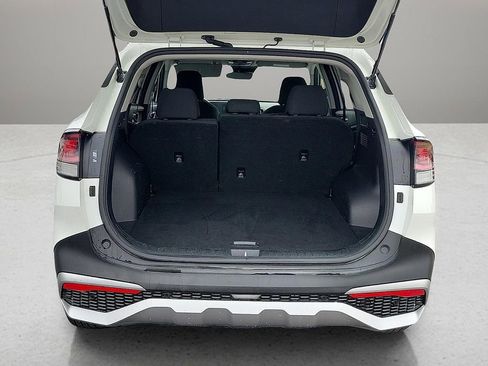 Used 2024 Kia Sportage LX image 8