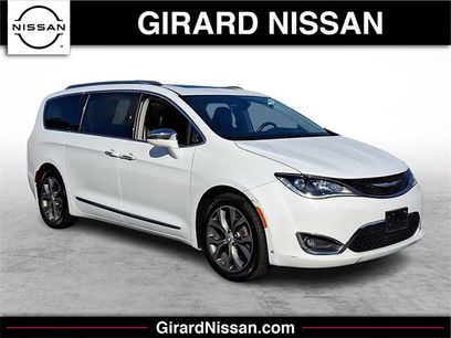 Used 2017 Chrysler Pacifica Limited w/ UConnect Theater Package