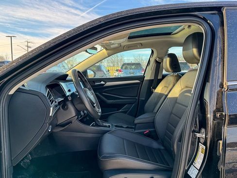 Used 2021 Volkswagen Jetta SE image 13