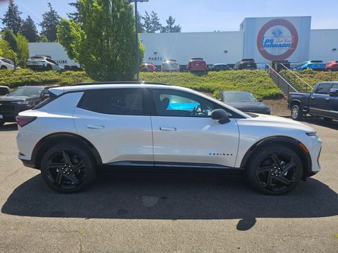 New 2025 Chevrolet Equinox EV RS image 4