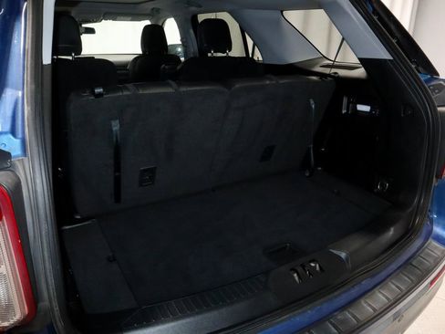Used 2021 Ford Explorer XLT w/ Equipment Group 202A AWD/4WD image 13