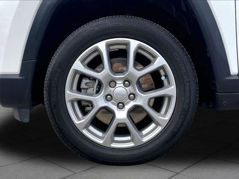 Used 2024 Jeep Compass Latitude AWD/4WD image 10