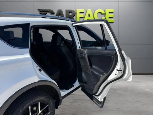 Used 2018 Toyota RAV4 SE w/ All Weather Liner Package AWD/4WD image 21