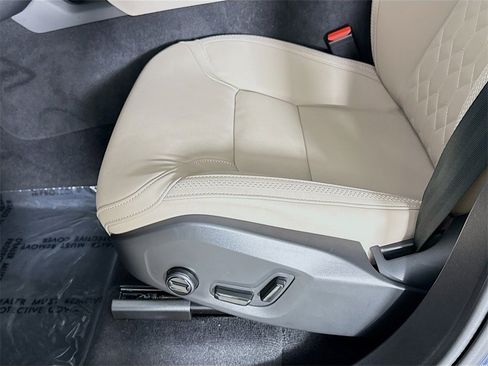 Certified 2026 Volvo XC90 B5 Plus w/ Protection Package image 19