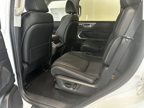 New 2026 INFINITI QX80 Luxe image 12