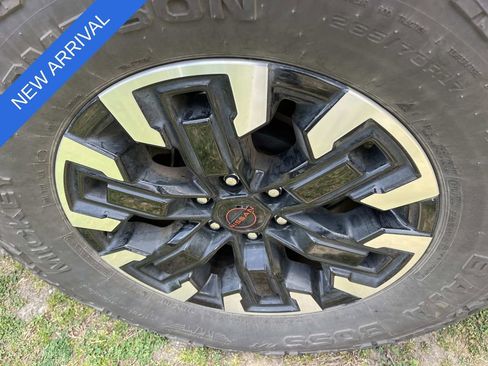 Used 2024 Nissan Frontier PRO-4X w/ Technology Package image 11